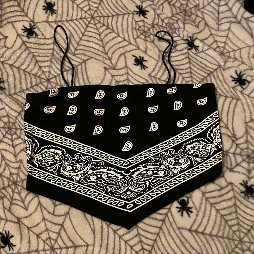 GRUNGE 90s BLACK BANDANA CROP TOP